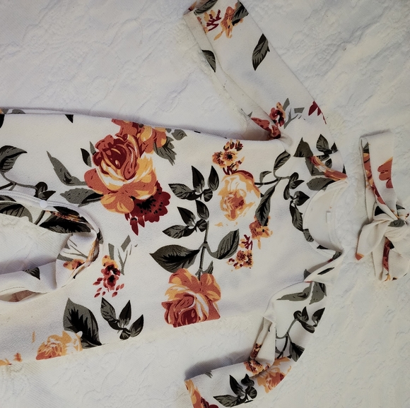 Floral outfit - Picture 1 of 3